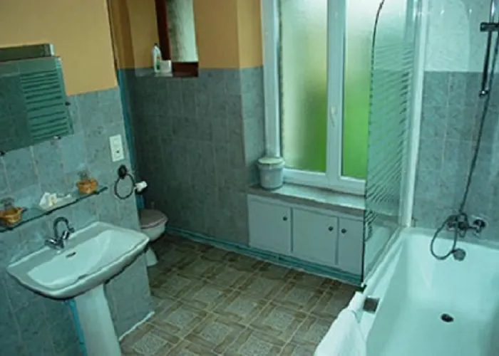 Отель Le Moulin Rouge